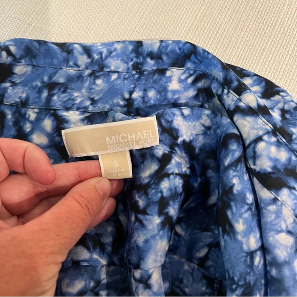 Michael Kors Zip Front Blue & White Tie Dye Roll Tab Sleeve Blouse Size Small - Picture 8 of 10